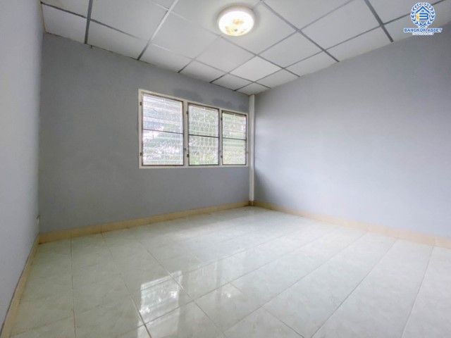 *****ทาวน์เฮ้าส์มือสองย่านนนทบุรี ม.ติวานนท์41 ติวานนท์ บนเนื้อที่ 16.5 ตร.ว. ฟังก์ชัน 3 ห้องนอน 3 ห้องน้ำ 1 ที่จอดรถ ตกแต่งพร้อมอยู่ ห่างจะถนนใหญ่แค่ 400 ม.!! ทำเลดี ใกล้รถไฟฟ้าในอนาคตสายสีชมพู "สถานีสามัคคี" และทางด่วน "'งามวงศ์วาน" จองเลย!